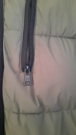 Plumífero verde caqui Kiabi