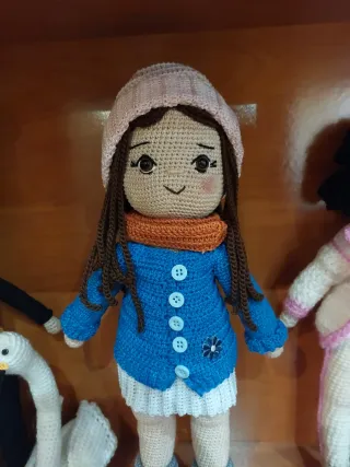 Muñeca de lana hecha a mano