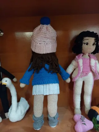 Muñeca de lana hecha a mano