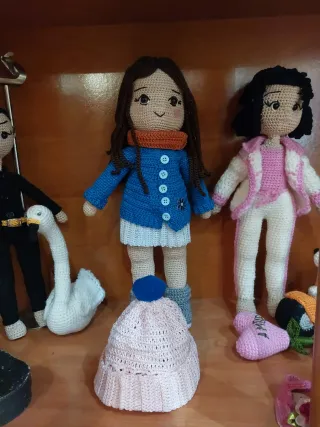 Muñeca de lana hecha a mano