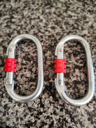 Equipo de escalada: mosquetones y cuerdas PETZL