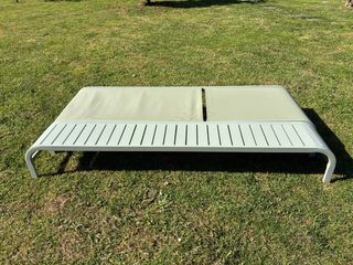 Tumbona jardín con mesa auxiliar sin estrenar