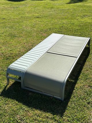 Tumbona jardín con mesa auxiliar sin estrenar