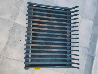 Parrilla barbacoa metálica con cajón