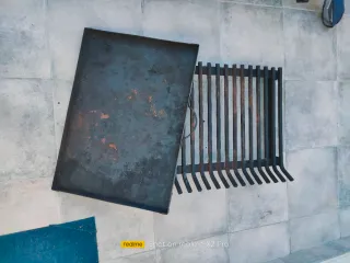 Parrilla barbacoa metálica con cajón