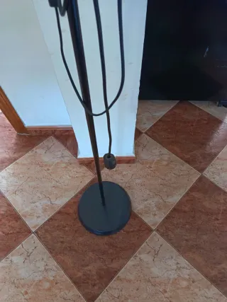 Lámpara de pie con foco - Nueva