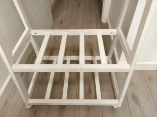 Burro perchero de madera blanco con ruedas