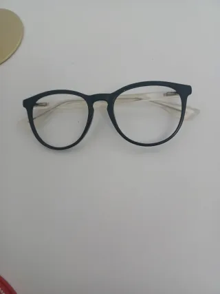 Montura de gafas negra y transparente