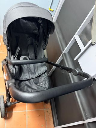 Cochecito bebé gris marca Junior