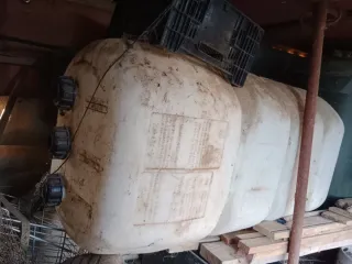 Depósito de combustible grande