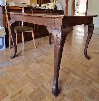 Mesa de comedor (1m x 1m) y 6 sillas de madera