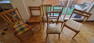 Mesa de comedor (1m x 1m) y 6 sillas de madera