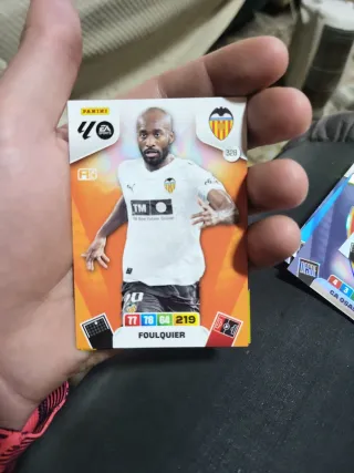 6cartas adrenalyn,una de ellas suprcrak Unai Simon