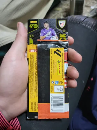 6cartas adrenalyn,una de ellas suprcrak Unai Simon