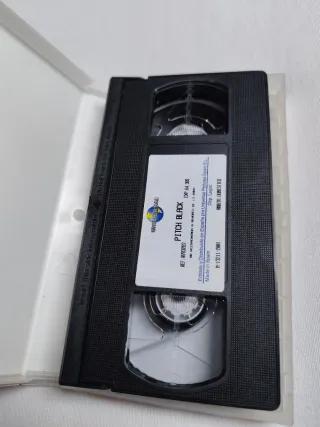 VHS Pitch Black (Español)
