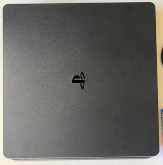 PS4 Slim 1TB Negra como NUEVA