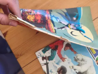 2 comics antiguos de Batman y geiper man