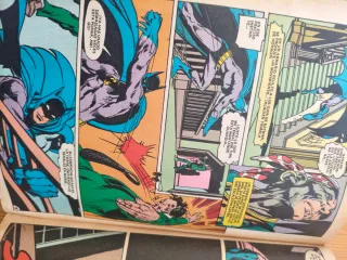 2 comics antiguos de Batman y geiper man