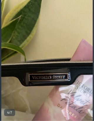 Pochette Victoria's Secret + Crema Velvet Petals