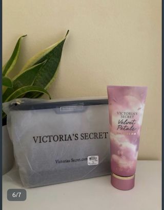 Pochette Victoria's Secret + Crema Velvet Petals