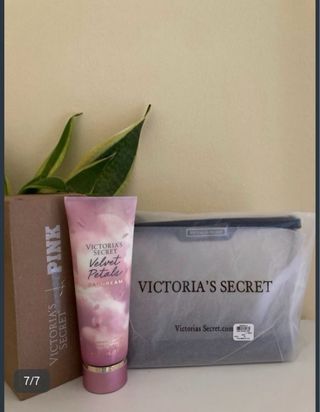 Pochette Victoria's Secret + Crema Velvet Petals