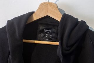 Bershka Abrigo Negro con Capucha