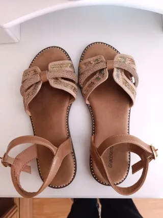 Sandalias niña Graceland marrones y doradas
