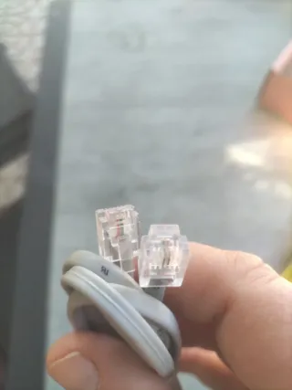Cable de teléfono gris