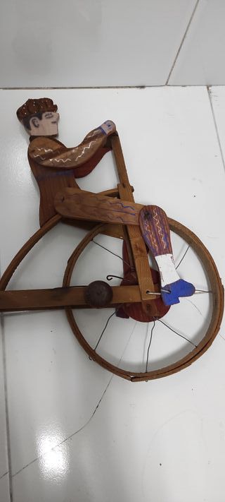 Juguete de madera antiguo