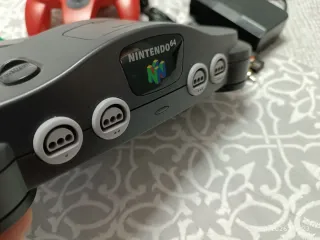 Nintendo 64. Joystick eccellenti. Mario Kart.