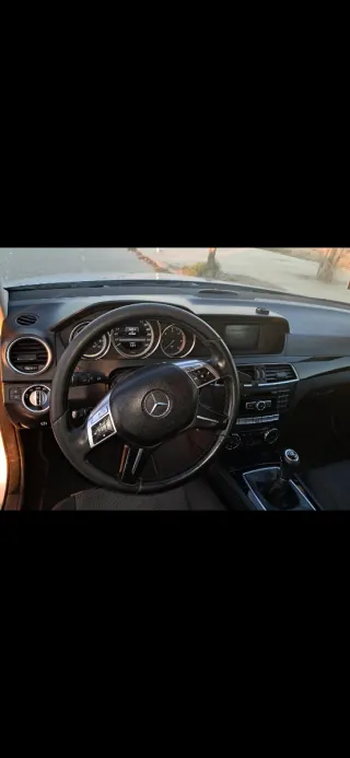 Mercedes-Benz c200 2012