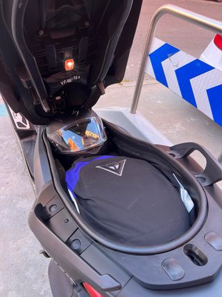 Yamaha Xmax 400 Momodesign Negra