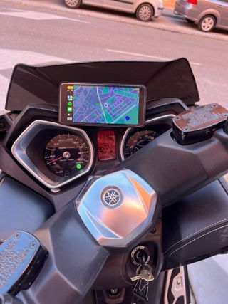 Yamaha Xmax 400 Momodesign Negra