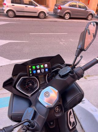 Yamaha Xmax 400 Momodesign Negra