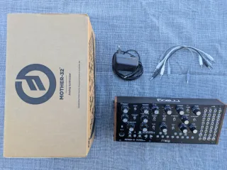 Moog Mother-32 Sintetizador Semi-Modular Analógico