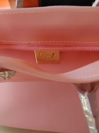 Bolso rosa con detalles dorados tipo Birkin