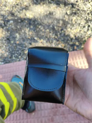 Máquina de afeitar antigua de viaje con funda