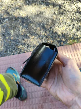 Máquina de afeitar antigua de viaje con funda