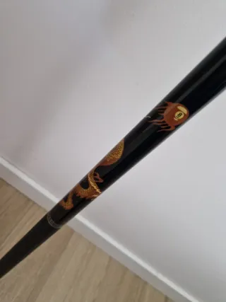 BOLA 8 FIBRA CARBONO DRAGÓN DORADO taco de Billar.