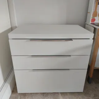 Sinfonier y 2 mesitas de noche blancas