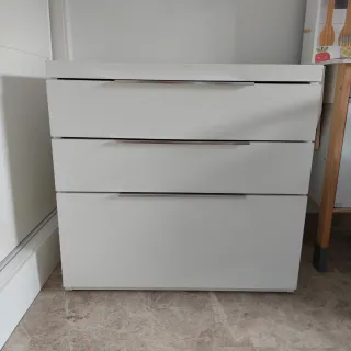 Sinfonier y 2 mesitas de noche blancas