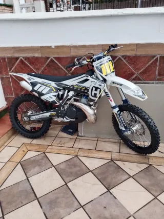 Husqvarna 250, 2 tiempos, 170 horas.