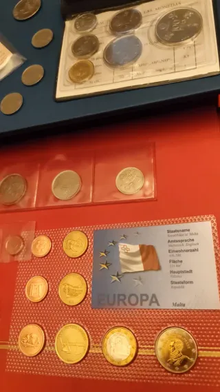 Lote monedas medallas estuche varios países