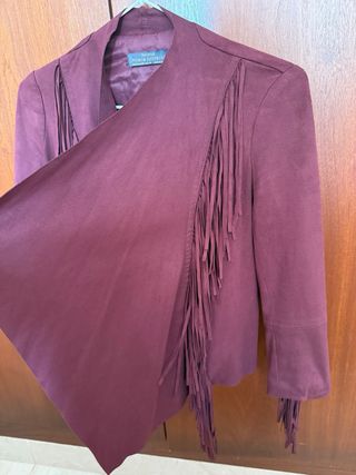Chaqueta Bershka ante morada flecos Talla xs