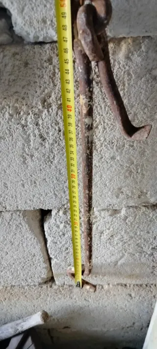 Gancio antico in ferro battuto