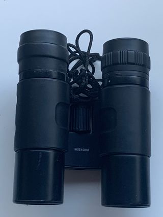 Prismáticos John Lewis con su funda