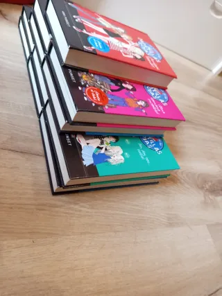Colección de libros zapatillas rojas