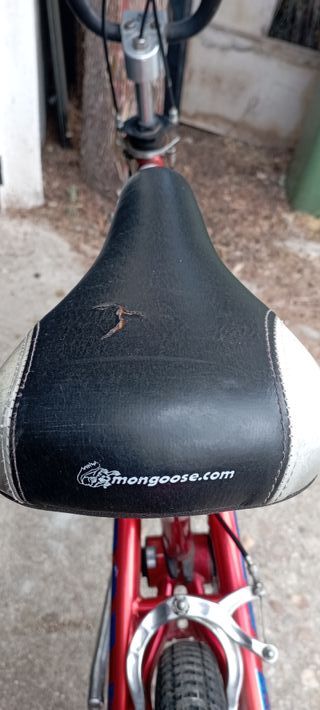 Bicicleta BMX Mongoose Roja