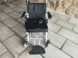 Silla de ruedas Mobiclinic Troya Plus eléctrica