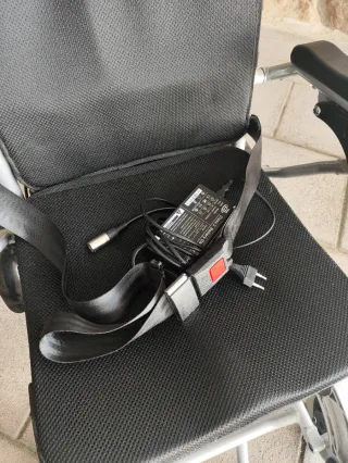 Silla de ruedas Mobiclinic Troya Plus eléctrica